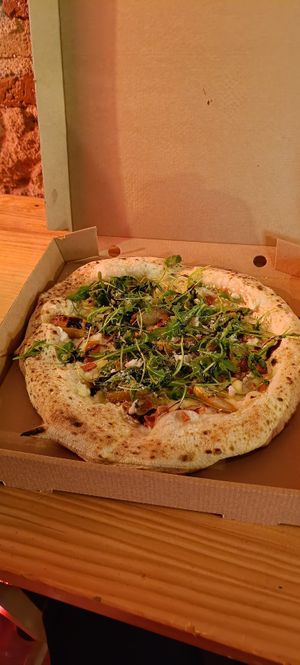 Special Pizza at El Vato Loco in Barcelona