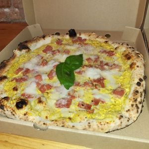 Pizza Carbonara at El Vato Loco in Barcelona