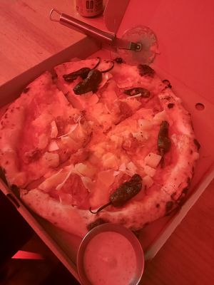 Tapas pizza at El Vato Loco in Barcelona