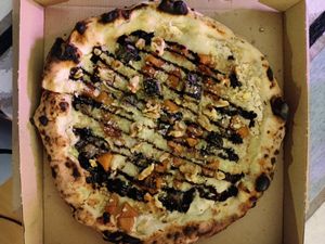 Blue cheese pizza at El Vato Loco in Barcelona