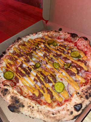 Best Pizza I’ve ever had 🤩 we got the Shawarma and Cheeseburger one😄  at El Vato Loco in Barcelona