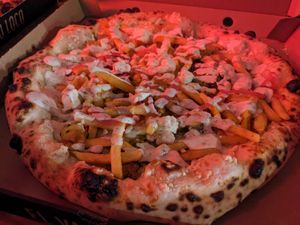 Shaorma pizza with french fries at El Vato Loco in Barcelona