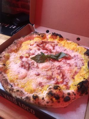 Carbonara pizza - authentic and Yuuuum! (13€)   at El Vato Loco in Barcelona