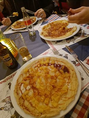 Pizza Hawaii, the one top right is apple ginger. Both vegan at Pannekoekhuis Strijland in Rheden