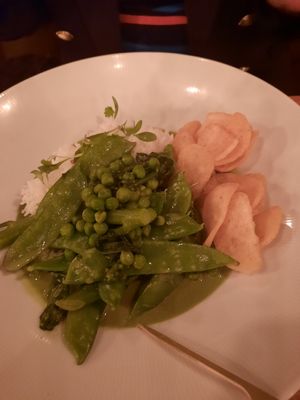 Thai green vegetable curry with jasmine rice and Thai crackers at The Pier in Harwich