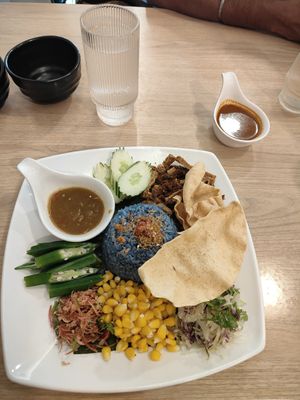 Nasi Kerabu at Mangga Vegetarian Cafe - 美佳素轩  in Seri Kembangan
