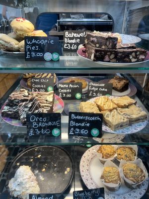 Sweet treats with vegan items labelled with a heart   at The Highland Weigh in Nairn
