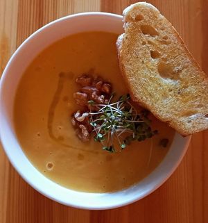 Creme de legumes com nozes e microvegetais at Makumba Ethnic and Street Food in Fafe