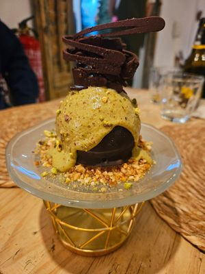 Vegan queen dessert at Pizza Natura in Madrid
