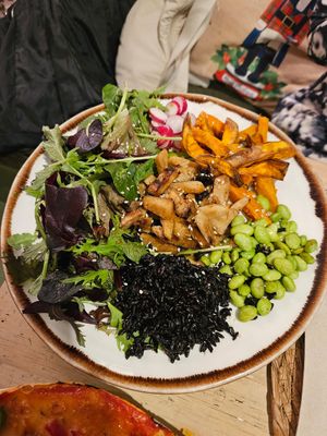 Vegan plate at Pizza Natura in Madrid
