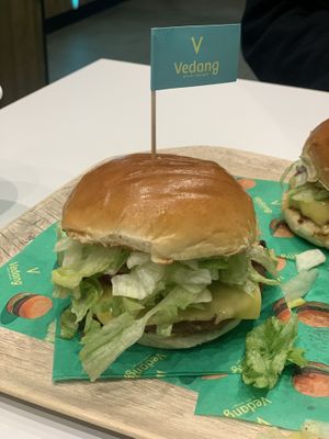 Beyond Meat Burger mit Käse  at Vedang Green Burger - Belgisches Viertel in Cologne