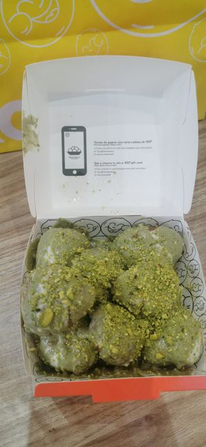 Pistache croustillante at Lokma in Montreal