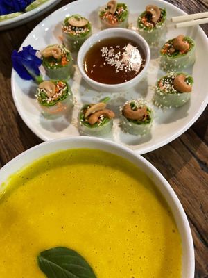 Fresh spring rolls and pumpkin soup at La Carotte Qui Rit in Surat Thani