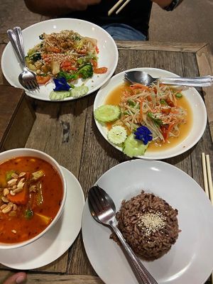 Curry, rice, pad Thai at La Carotte Qui Rit in Surat Thani
