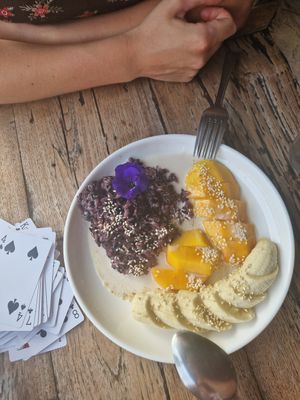 Black sticky rice with mango and banana at La Carotte Qui Rit in Surat Thani