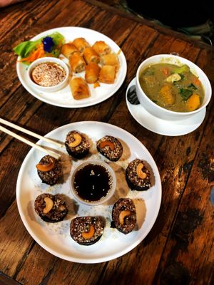 Seaweed rolls, deep fried rolls and massaman curry at La Carotte Qui Rit in Surat Thani