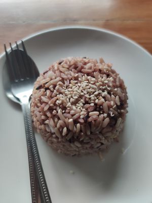 Brown rice at La Carotte Qui Rit in Surat Thani