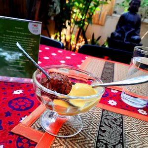 Chocolate-Hazelnut and Mango icecream sccops at The Thai Vegan Kitchen in Karnataka