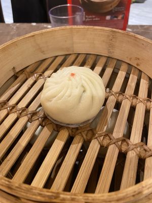 Veg bun  at SIN - Din Tai Fung 鼎泰豐 - Jewel in East Singapore