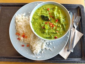 Grünes Thai-Curry Basmatireis at AKAFÖ Rote Bete in Bochum