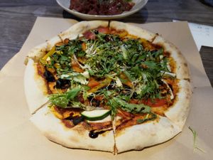 Vegan Mediterranean pizza at Sun Berno - 光焙若蔬食(光焙若新板傑仕堡門市) in New Taipei City