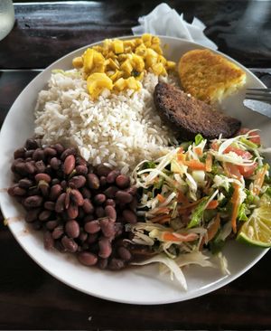 Casado vegano at Restaurante donde Ceci in Siquirres