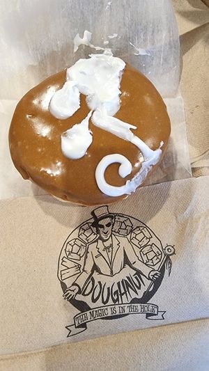 Maple Cream at DEN - Voodoo Doughnut - Concourse B in Denver