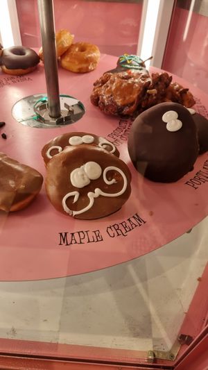 Maple Cream at DEN - Voodoo Doughnut - Concourse B in Denver