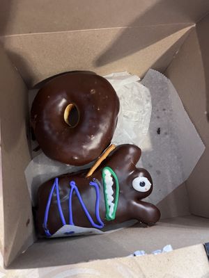   at DEN - Voodoo Doughnut - Concourse B in Denver