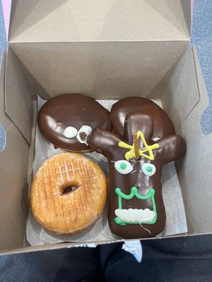   at DEN - Voodoo Doughnut - Concourse B in Denver