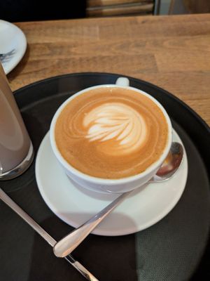 Small cappuccino - 4/5 at Maxway Coffee in Berlin