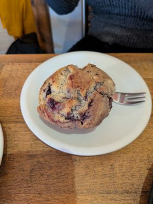 Blueberry muffin - 4/5 at Maxway Coffee in Berlin