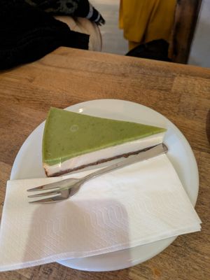 Avocado cheesecake - 3.5/5 at Maxway Coffee in Berlin