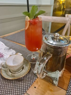 Mint tea and mocktail at Giggling Squid in Harrogate