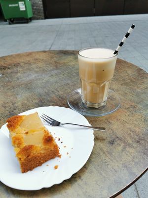 Pear and almond cake with an iced chai latte shake at Cassius Garten in Bonn