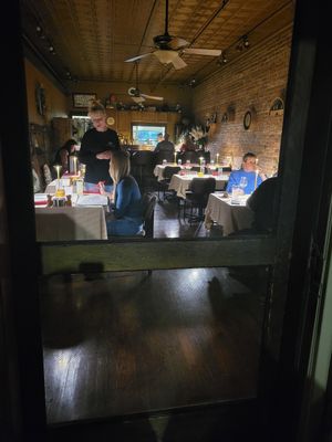 Intimate atmosphere at Hawaiiowan Cafe in Burlington