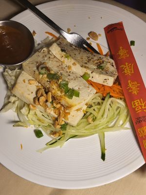 Dan Dan Noodles at Hawaiiowan Cafe in Burlington