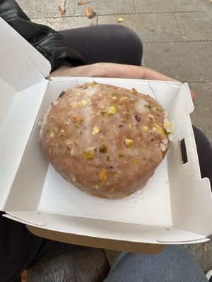 Pistachio doughnut  at La Moderneta in Girona
