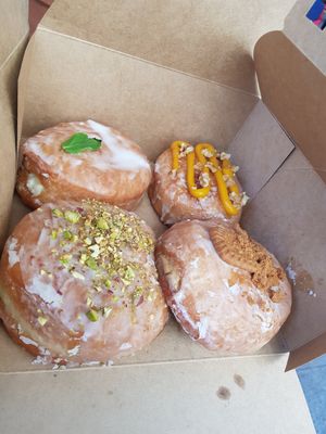 Biscoff, pistacho, carrot cake and lemon mint at La Moderneta in Girona