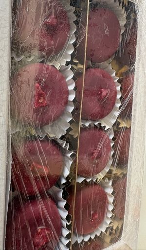 Bonbons de frambuesa  at La Moderneta in Girona