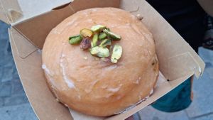 Pistachio donut at La Moderneta in Girona