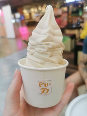 Soy soft serve at Shiba Jung ชิบะจัง ปังทวิสต์ - Siam Center - Maybe closed in Bangkok