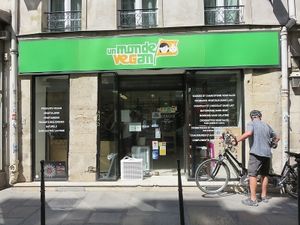 front un Monde Vegan
 at Vegami in Paris