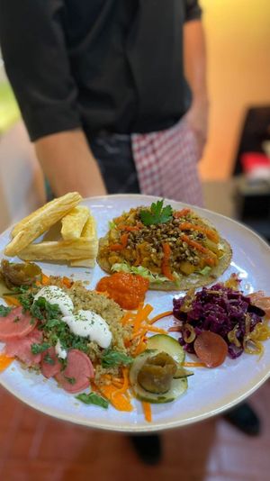 Dosas con champiñones y germinados at Aroiris Cocina Creativa in Filandia