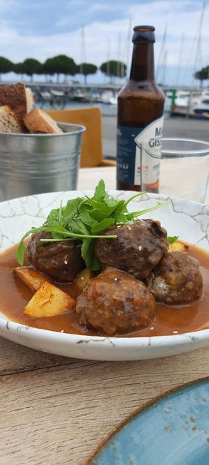 Albóndigas veganas con una salsa increíble. Deliciosas at El Curry Verde in Hondarribia