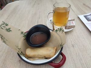 Spring roll with sweet-sour sauce, green tea.  at El Curry Verde in Hondarribia