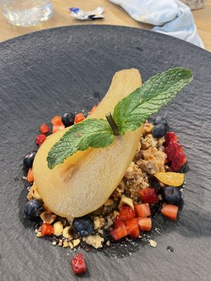 Crumble de pera  at El Curry Verde in Hondarribia