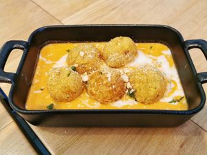 Albóndigas at El Curry Verde in Hondarribia