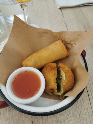 Nem et croquette vegan at El Curry Verde in Hondarribia
