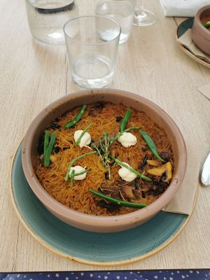 Le plat fideos de arroz (vraiment délicieux) at El Curry Verde in Hondarribia